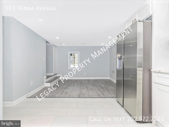 Building Photo - 903 Minna Ave