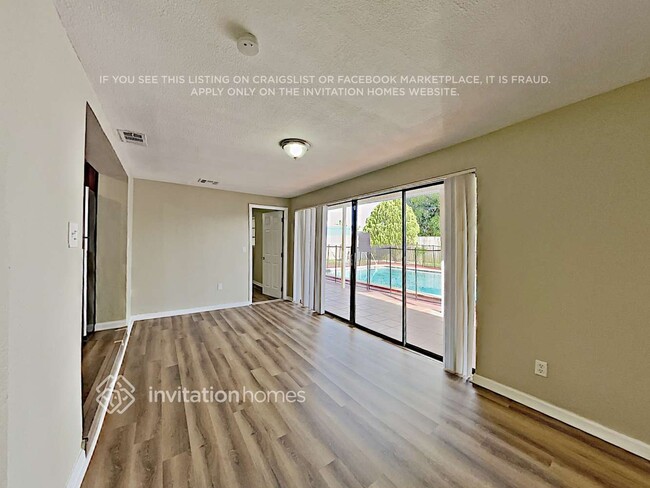 Building Photo - 630 E 65th St