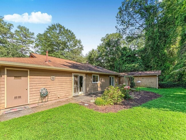 Building Photo - Charming 3 BR/2BA Townhome in Marietta!