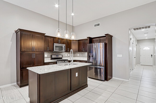 Building Photo - 7249 Long Meadow Dr