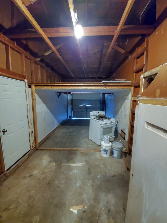 Building Photo - 2 bedroom 1 bath bungalow in Shawnee.