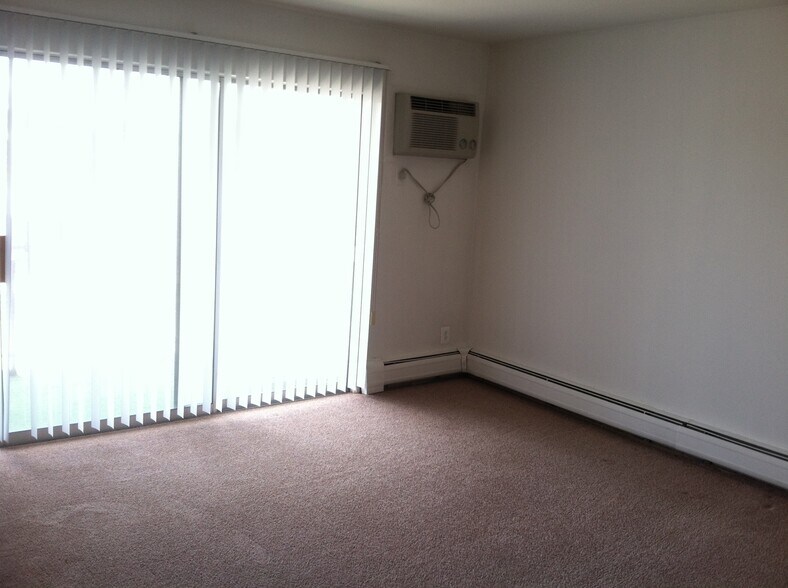 Building Photo - 24925 Jefferson Ave