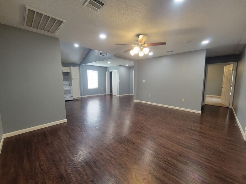 Building Photo - 16511 W Sandy Meadows Dr