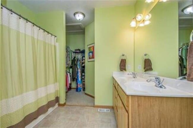 Building Photo - 523 E 4th St