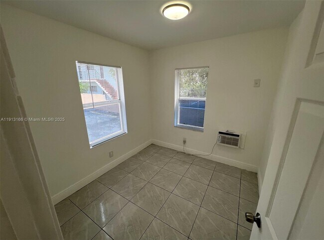 Building Photo - 1935 SW 2nd St