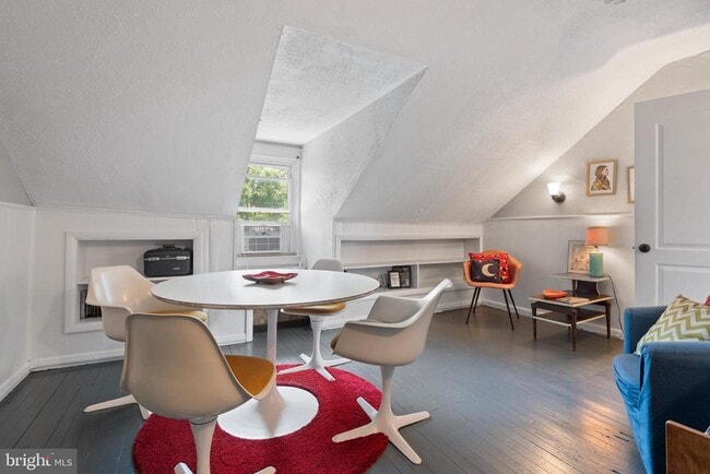 Building Photo - 153 E Ross St