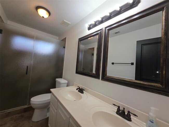 Building Photo - 126 S Millport Cir