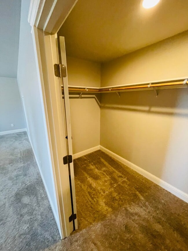 Building Photo - Entertainers delight, 3bdrm 2.5 bath home ...