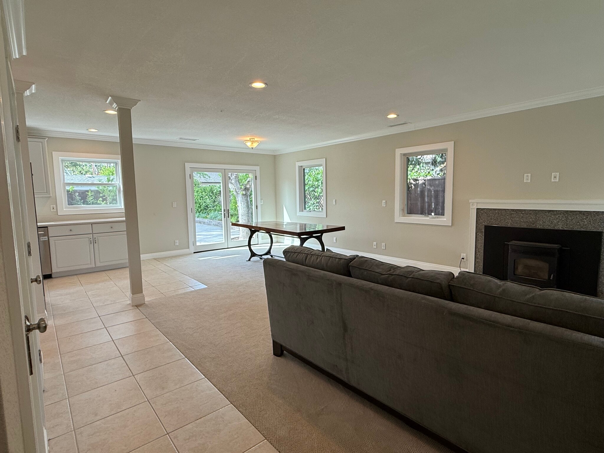 Building Photo - 3149 Rogers Ave