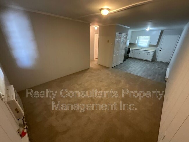 Building Photo - 113 Cox Ave