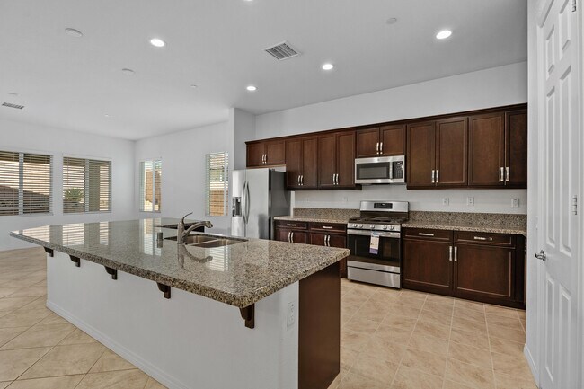 Building Photo - 43720 Vacanza Ct