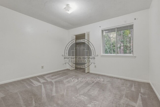 Building Photo - 713 Pointe Ct