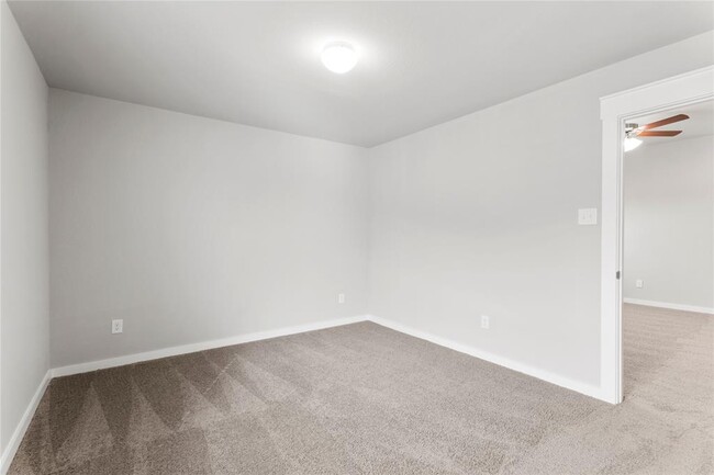Building Photo - 2310 Calvert Dr