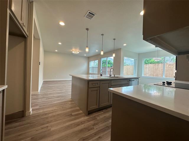 Building Photo - 809 Lotus Dr