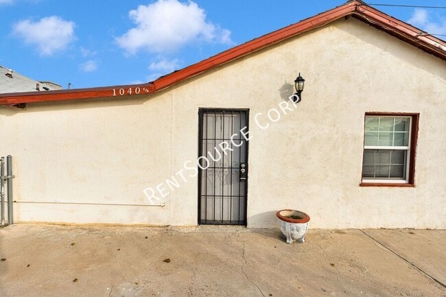 Building Photo - 1040-1042 Flora St