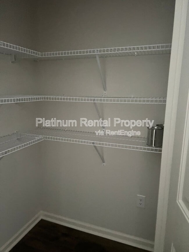 Building Photo - 488 Stoneybrook Dr