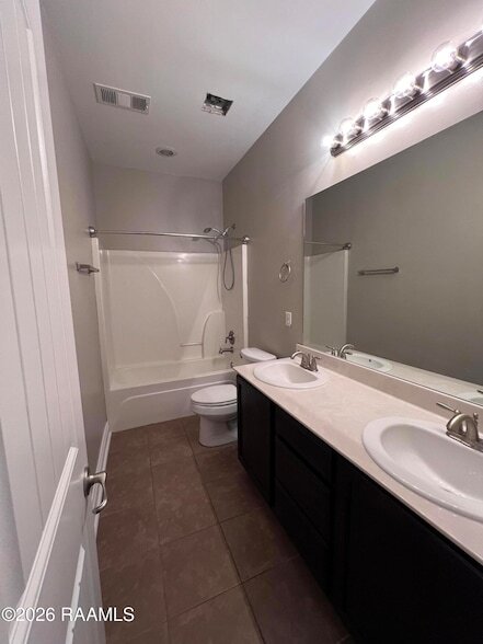 Building Photo - 100 Cautillion Dr