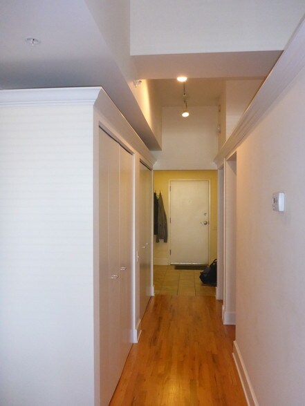 Building Photo - 165 N Canal St