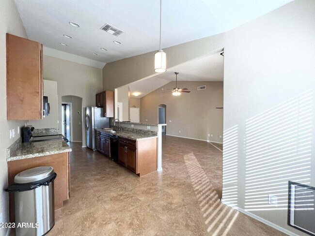 Building Photo - 721 E Jasper Dr
