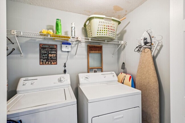 Building Photo - 5710 Sunset Ave