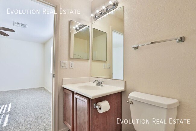 Building Photo - 1561 Maddison Cir