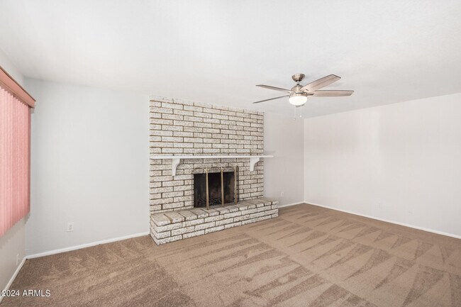 Building Photo - 1835 E Yale Dr