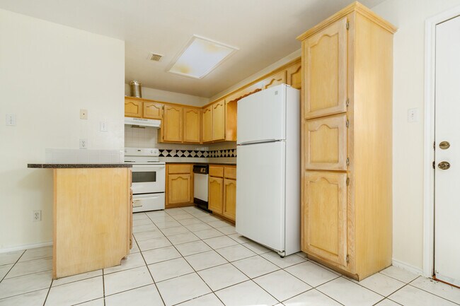 Building Photo - 1821 W Portales Dr