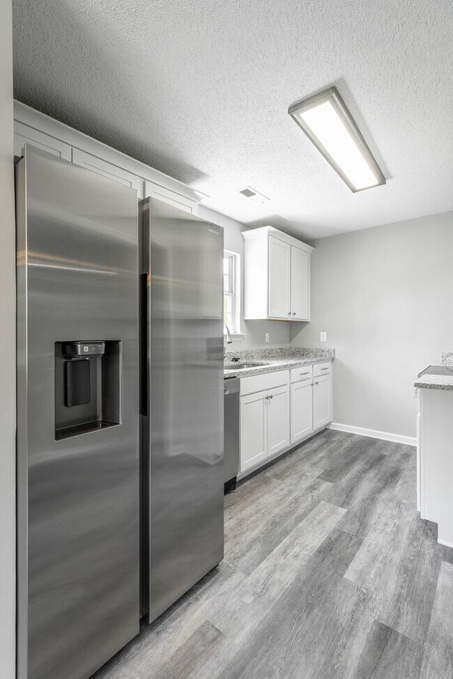Building Photo - 4 bedroom 2 bath in the Southside (Mill Town)