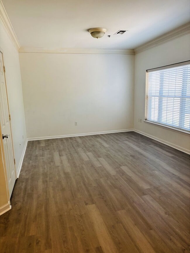 Building Photo - Beautiful 3 Bed 2 Bath Condo Available Now...