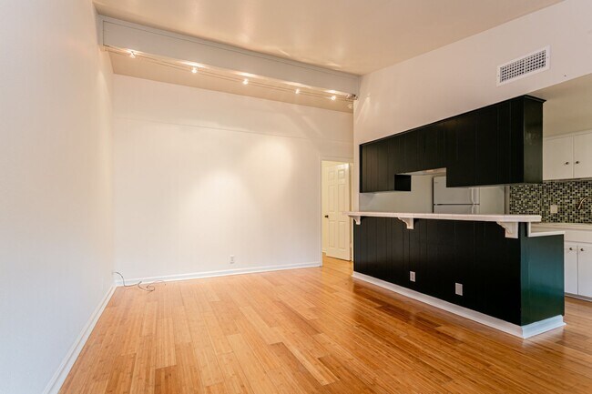 Building Photo - 5601 Woodrow Ave