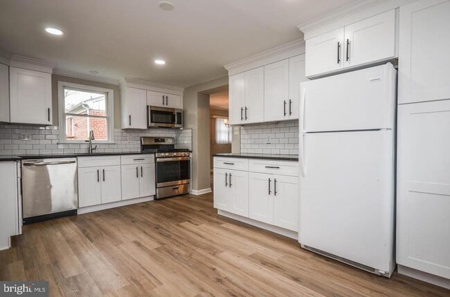 Primary Photo - 4426 Hallet St