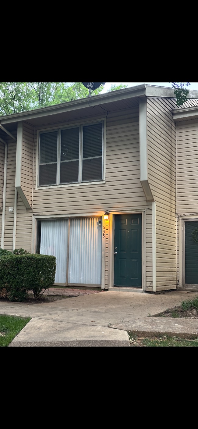 Building Photo - 1635 Quail Hollow Rd