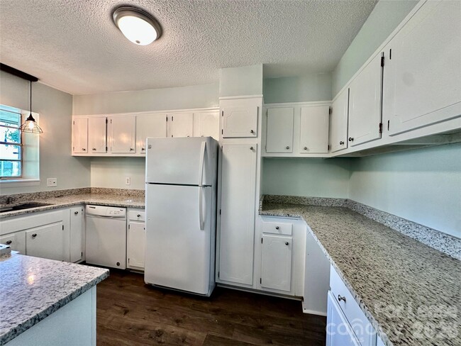 Building Photo - 2638 Park Rd