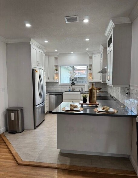 Building Photo - 9315 SW 44th St