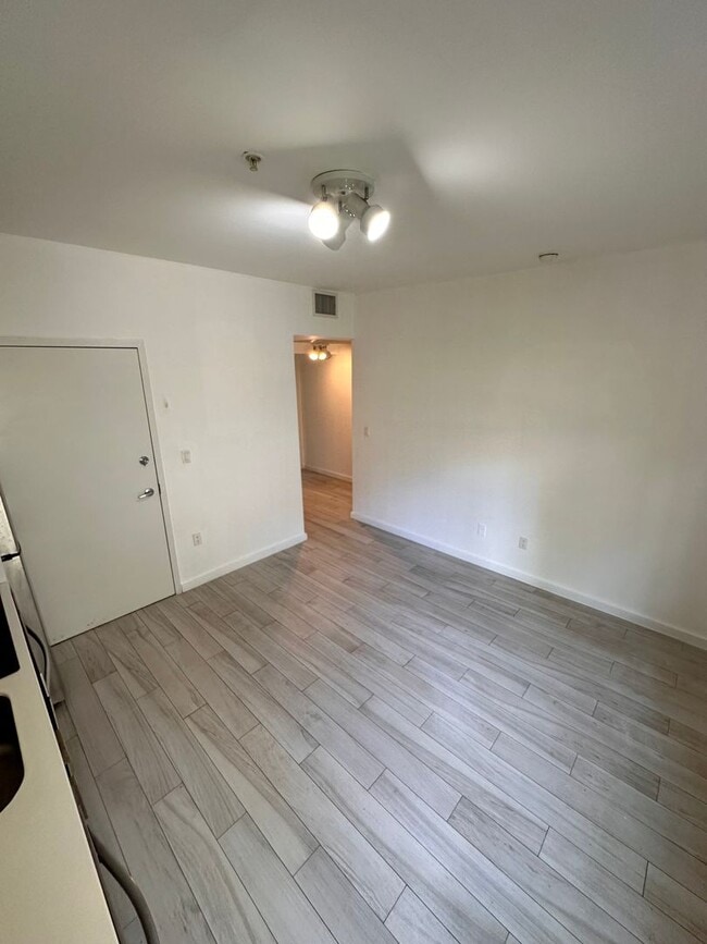 Building Photo - BRAND NEW 1BD APT IN THE HEART OF ART DECO