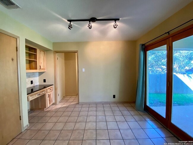 Building Photo - 8911 Shady Leaf