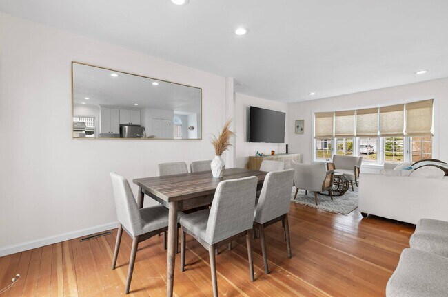 Building Photo - 7 Whiting Rd