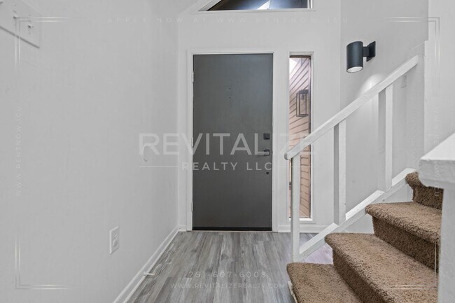 Building Photo - 2739 Knollwood Dr