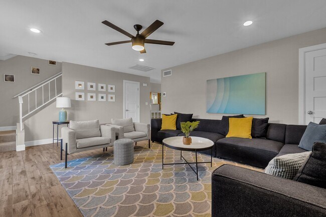 Building Photo - 6165 N Granite Reef Rd