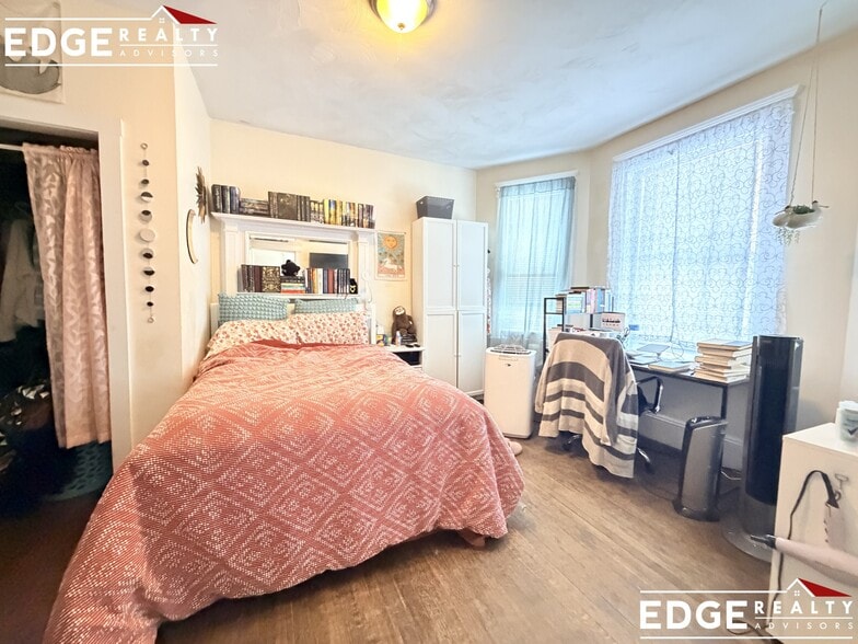 Building Photo - 26 Fordham Rd