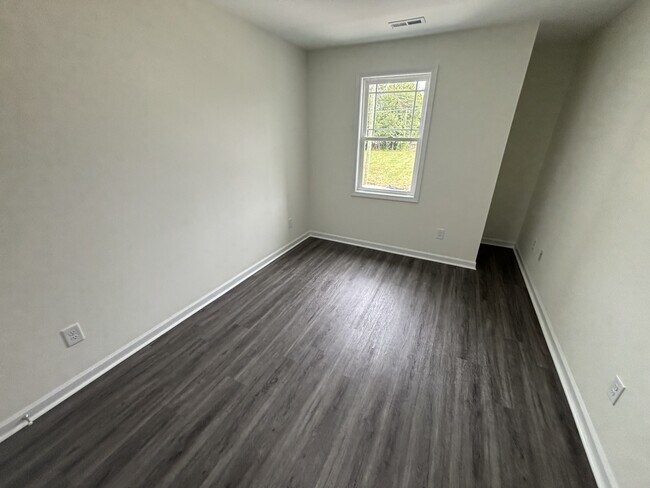 Building Photo - 606 S Blackmon St