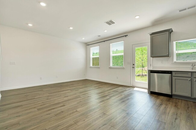 Building Photo - 5010 Highwood Dr