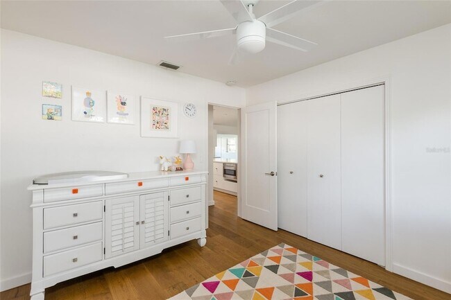 Building Photo - 4831 W Bay Ct Ave