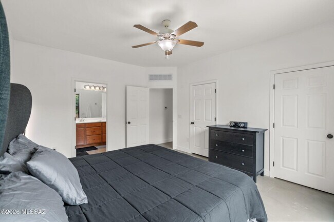 Building Photo - 2256 E Stone Stable Dr
