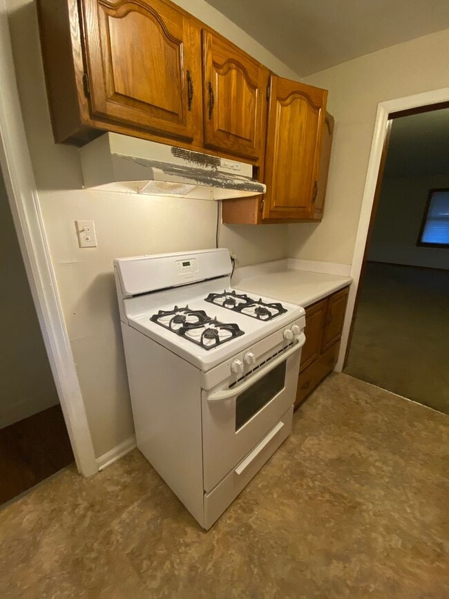 Building Photo - 3112 S Vermont Ave