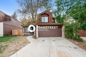 Building Photo - 4 Bedroom Pet-Friendly Home in Aurora, CO with Main Street Renewal