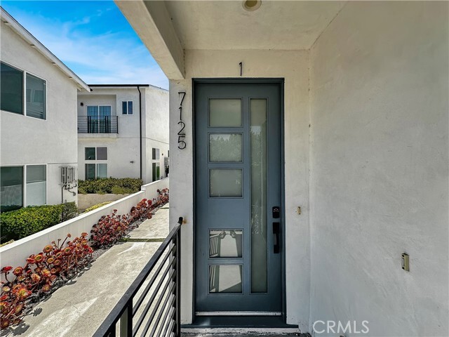 Building Photo - 7125 S La Cienega Blvd