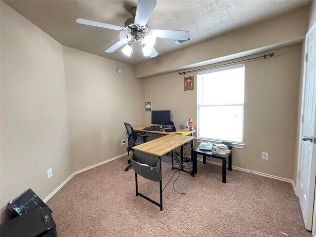 Building Photo - 5626 Claybeck Ln