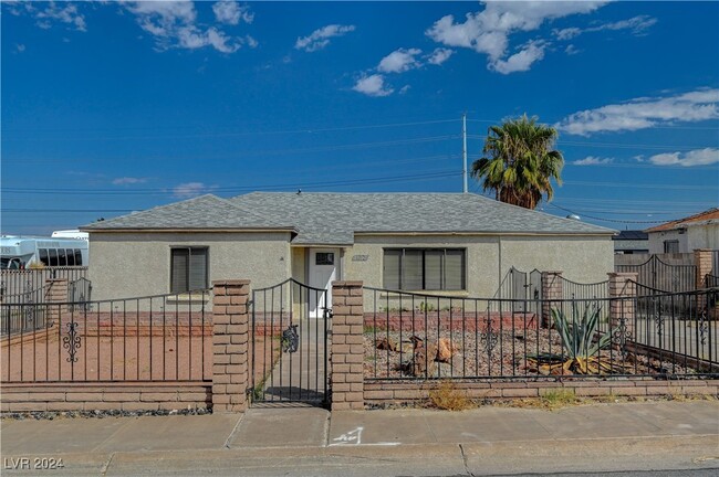 Primary Photo - 102 N Cholla St