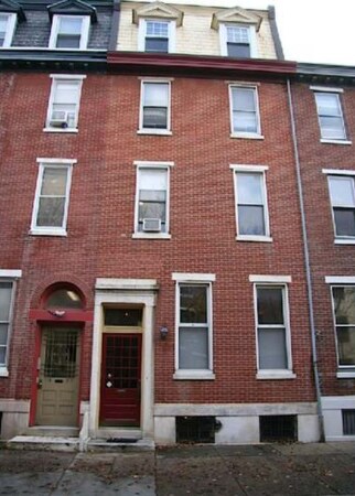 Building Photo - 1910 Pine St